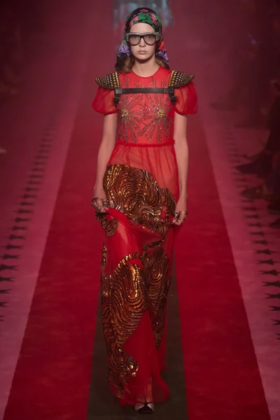 Look 17
